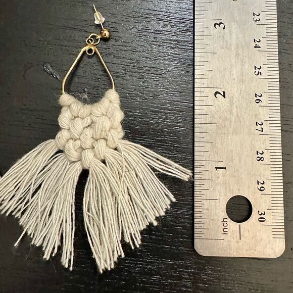 Handcrafted Cream Macramé Earrings - Picture 3 of 4